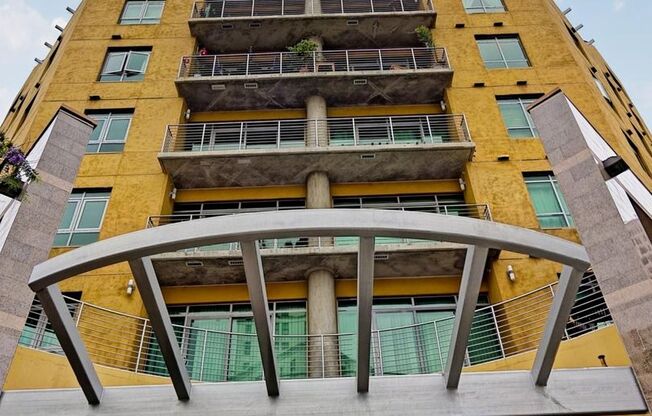 Large Two bedroom Condo with amazing views in Cortez Hill