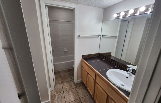 2 beds, 1 bath, 900 sqft, $1,299, Unit ELP2202-150