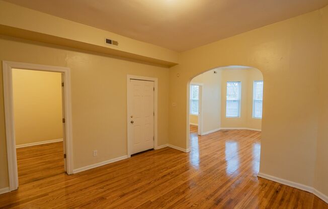 3 beds, 1 bath, $1,800, Unit 2