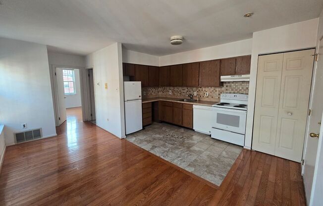 Bright 1 bedroom in washington square west - great price AVAILABLE SEPT 10