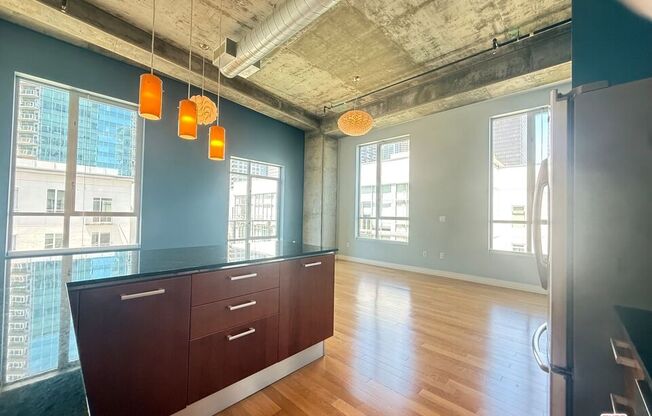 1 bed, 1 bath, 820 sqft, $2,950, Unit 731