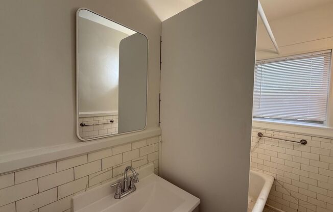 Studio, 1 bath, 350 sqft, $1,150, Unit L