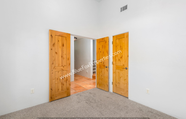 1404 W KANDY CT