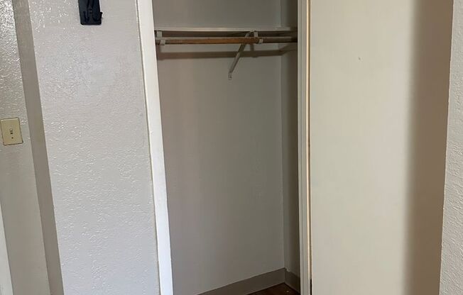 Studio, 1 bath, 500 sqft, $895, Unit 11