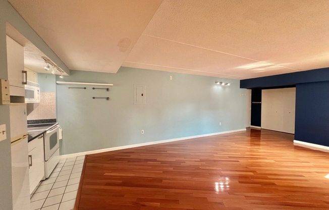 Studio, 1 bath, 450 sqft, $2,700, Unit 4H