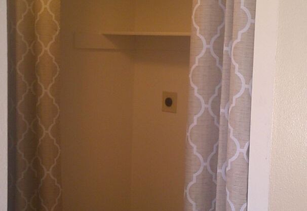 2 beds, 1.5 baths, 1,032 sqft, $1,800, Unit 7E