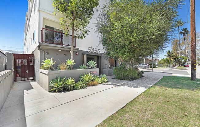 5455 Inglewood Blvd.