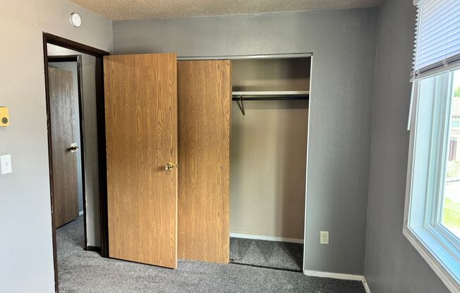 3 beds, 2 baths, 1,035 sqft, $945, Unit 1929-23