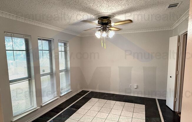 AVAILABLE NOW!!! Beautiful 3/2/2 house located in the desirable DeSoto area