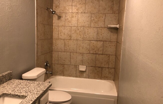 3/2/2 Great neighborhood!  Move in Ready!