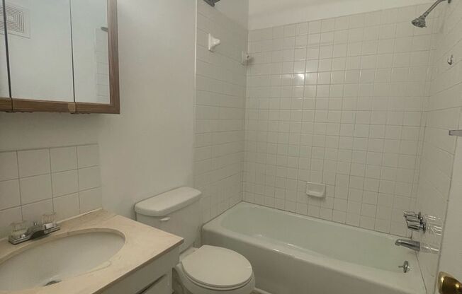 Willow Creek Apartments (201 Audubon Dr)