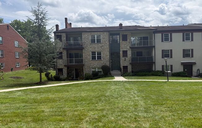 Bright & Spacious Condo in Sought-After Glenhardie Community