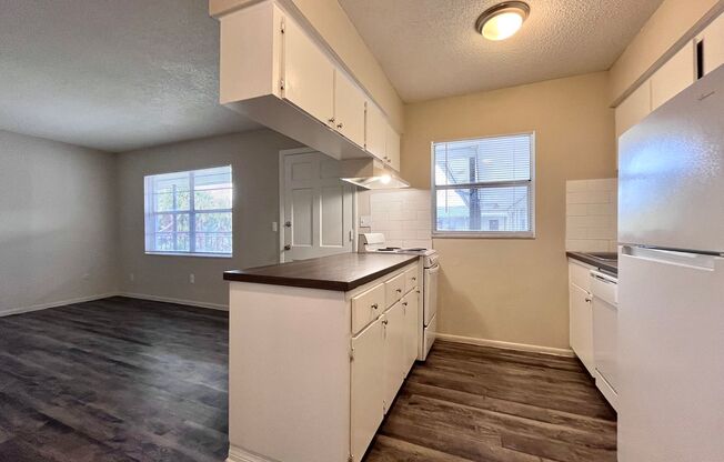 1 bed, 1 bath, 650 sqft, $1,349, Unit 27