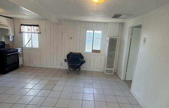 2 beds, 1 bath, 1,532 sqft, $1,350