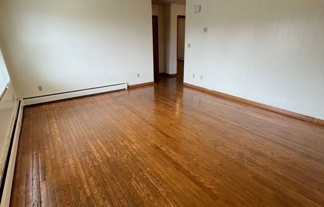 2 beds, 1 bath, 903 sqft, $1,210, Unit E-1