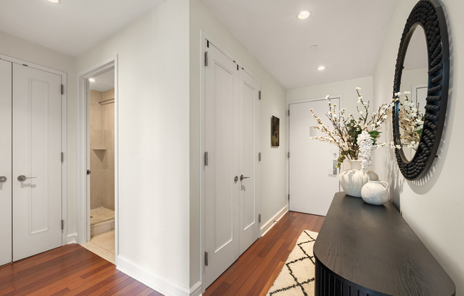 1 bed, 1 bath, 861 sqft, $6,000, Unit 8U