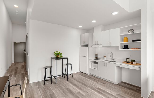 1 bed, 1 bath, 435 sqft, $1,350, Unit 612