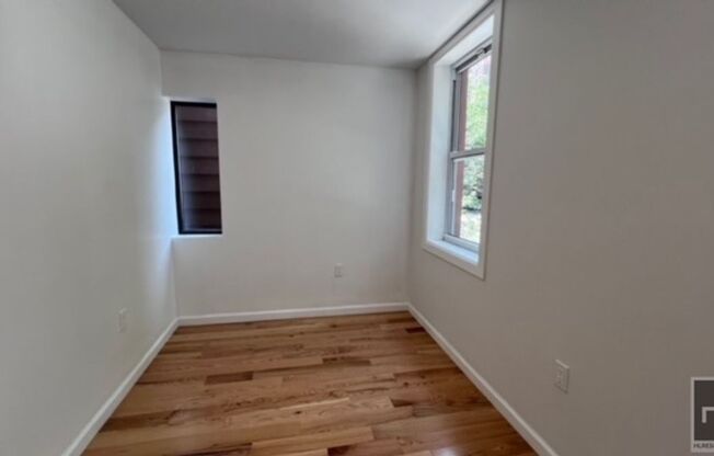 3 beds, 1 bath, $6,000, Unit 2