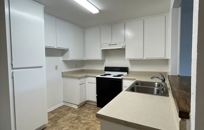 2 beds, 1 bath, $2,450, Unit # 1901