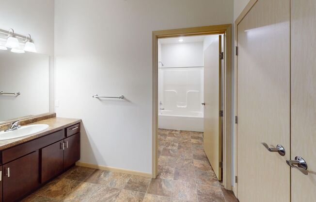 Studio, 1 bath, 684 sqft, $895, Unit 4751-213