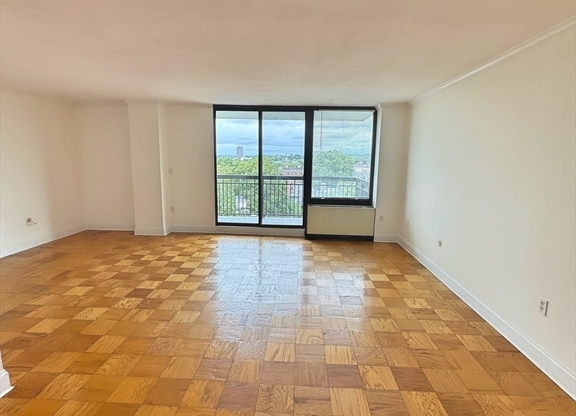 60 Longwood Ave Apt 710