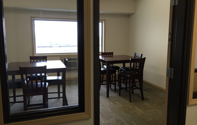 3 beds, 2 baths, $1,425, Unit 206