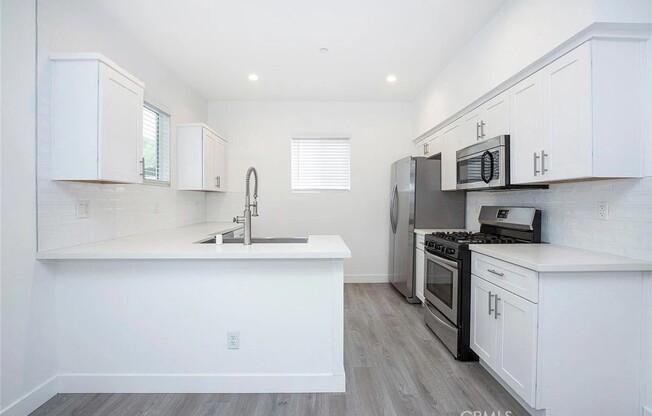 3 beds, 2.5 baths, 1,591 sqft, $3,700