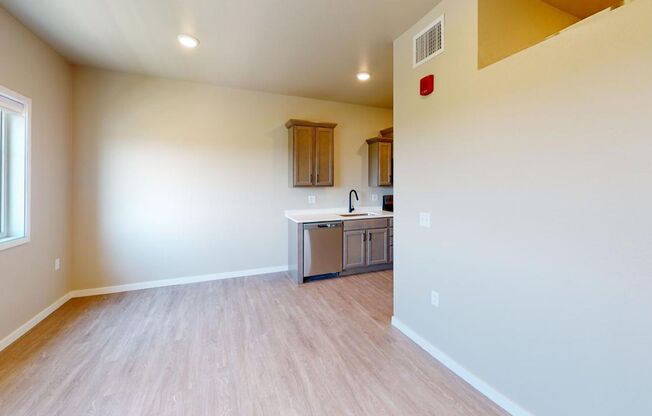 Studio, 1 bath, 571 sqft, $1,350, Unit 4450-105