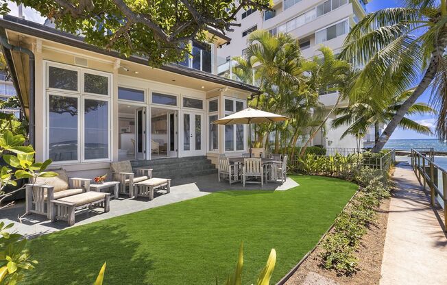 Oceanfront, Diamond Head Surf House