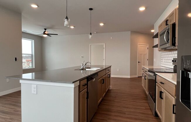 2 beds, 2 baths, 1,279 sqft, $2,850, Unit WR 305-310