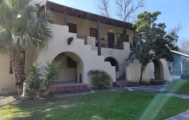 810 W Craig Pl #201 For Rent!