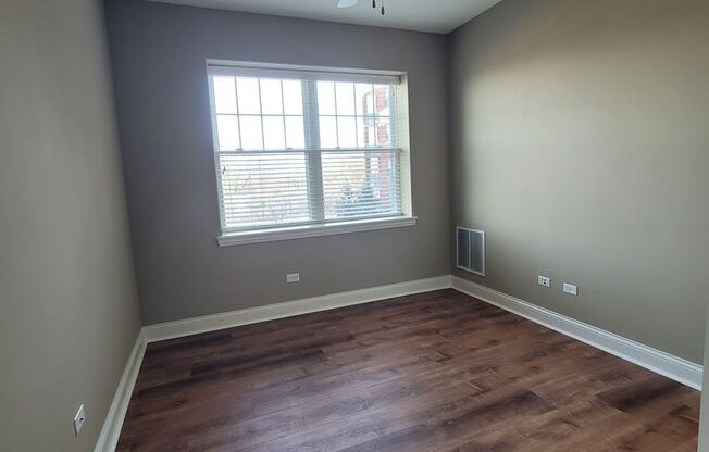 2 beds, 2 baths, 1,351 sqft, $2,400, Unit 427