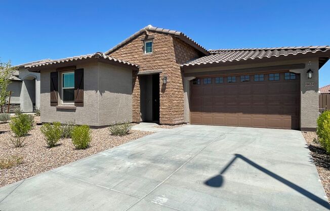 Beautiful Single Level Home Near Verrado!