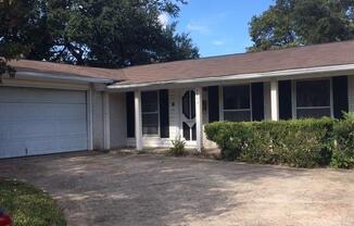 2413 Sussex Dr
