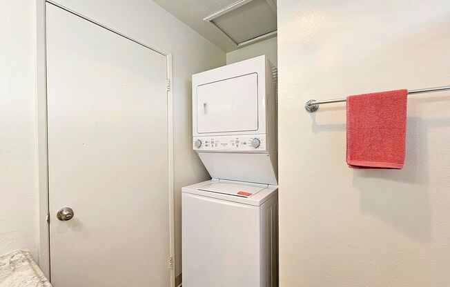 2 beds, 2 baths, $2,250, Unit 03