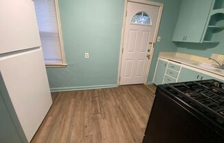 2BR/1BA, conveniently located