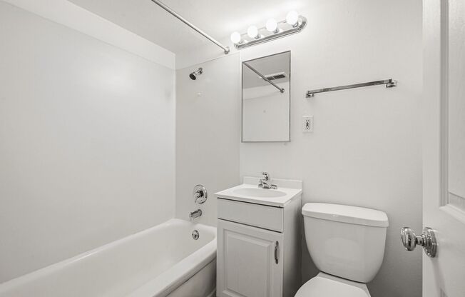 Studio, 1 bath, 355 sqft, $1,325, Unit 311