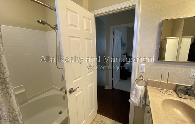1 bed, 1 bath, 851 sqft, $1,300, Unit Apartment 2405
