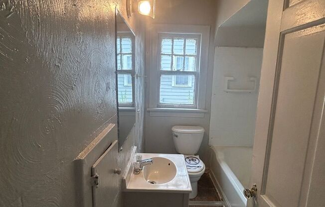 2 beds, 1 bath, $755