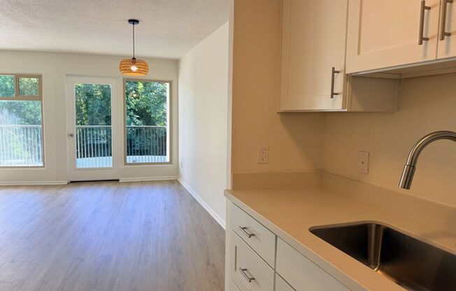 Studio, 1 bath, 534 sqft, $1,550, Unit 305