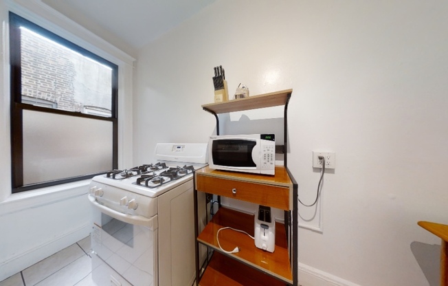 Studio, 1 bath, 350 sqft, $2,580, Unit 3FR