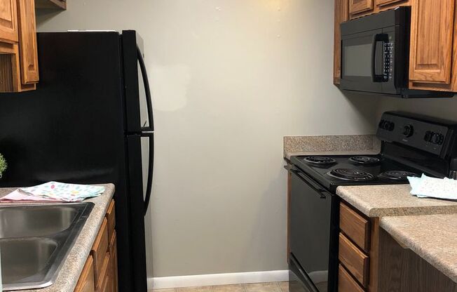 2 beds, 1 bath, 800 sqft, $1,005, Unit E204