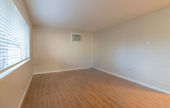 2 beds, 1 bath, 750 sqft, $1,725, Unit 4560