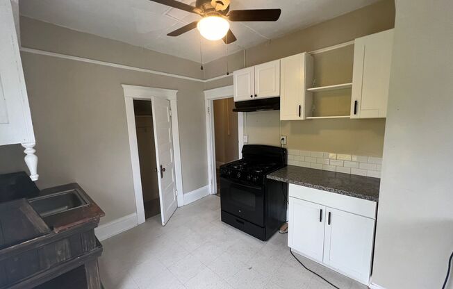 3 beds, 1 bath, $1,895, Unit Unit #2