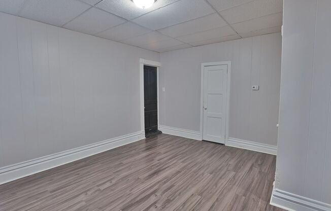 1 bed, 1 bath, 300 sqft, $985, Unit Apt 4