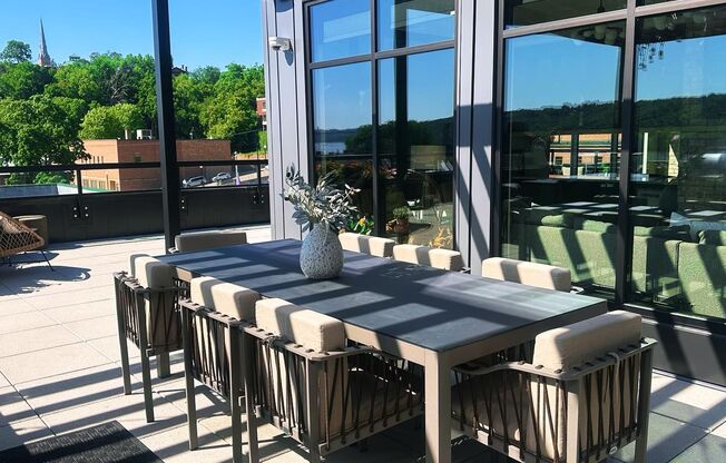 1 bed, 1 bath, 734 sqft, $2,595, Unit 318