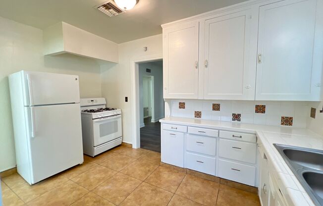 2 beds, 1 bath, $1,725