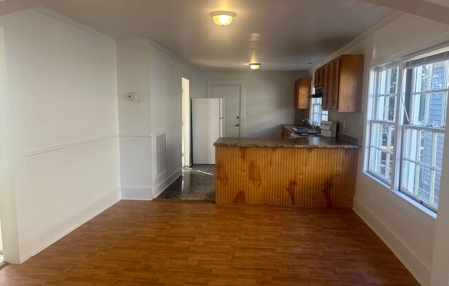 2 beds, 1 bath, $1,250