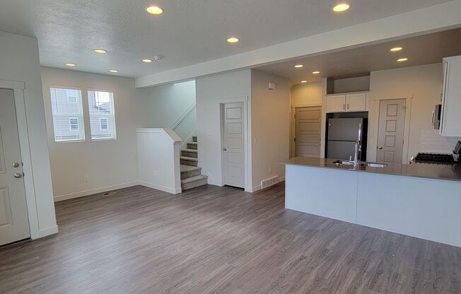 GET A MONTH OF RENT FOR FREE!!!