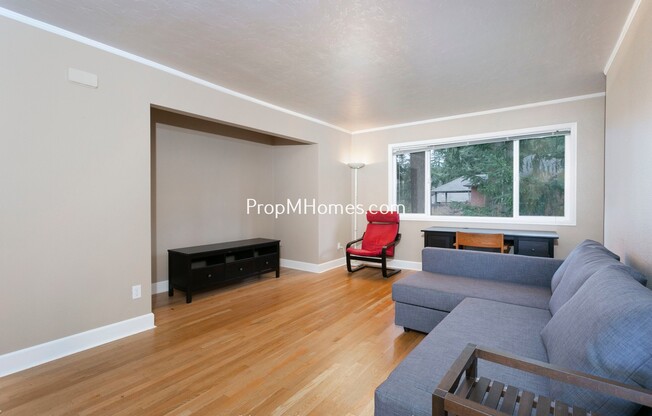 Beautiful Partially Furnished One Bedroom Condo In The Heart of Downtown Lake Oswego!